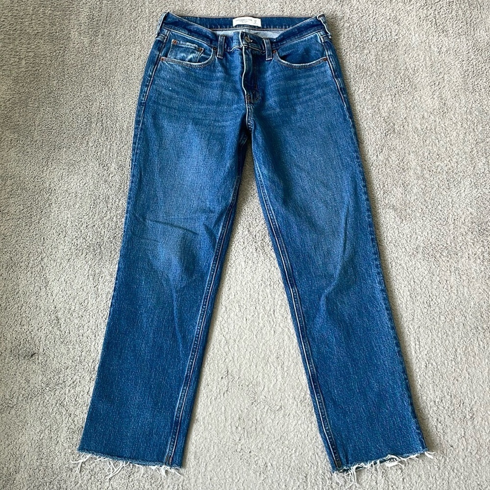 EC Abercrombie & Fitch The 90's Straight Midrise Medium Wash - Size 8S